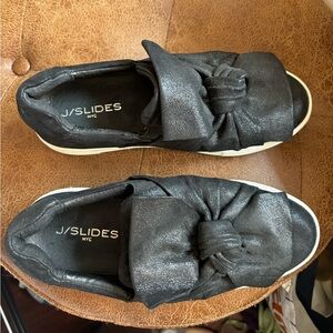 J/Slides black with bow size 6 women’s shoe